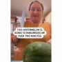 【！？】米女性「家で作ったスイカを収穫したの！美味しいかな？美味しくないかな？」包丁で切ってみた結果、衝撃の事実に気付き絶句してしまう