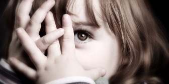 子どもが引っ込み思案でお友達の輪に入れず、「お母さんも一緒に遊んで！」と引っ張られる。頑張ってほしいな～