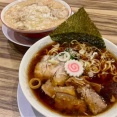 長岡市東坂之上町にある『いちまる食堂』で『越後長岡生姜醤油ラーメン』『豚骨背脂燕ホワイト』食べてみた。