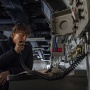 航行中の米空母にトム・クルーズが訪問！！ マーベリック降臨にはしゃぐクルー達