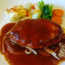 森の中のピエロ で デミグラスハンバーグ