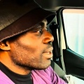 ボビー・オロゴン、“887万円未払い”トラブル疑惑でYouTuberから突撃受け車で走り去り…所属事務所を直撃すると「海外出張中」
