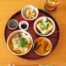 南瓜のたいたん、切干大根、冷奴、黒豆、塩昆布、お茶漬け