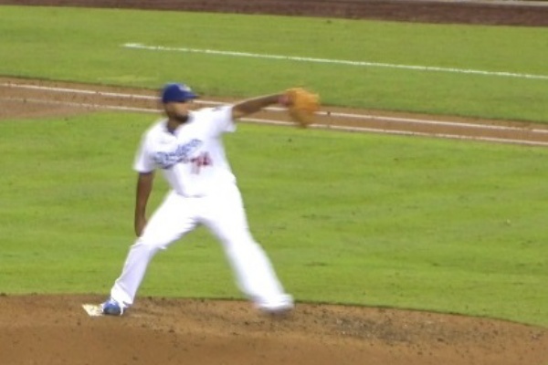 Mlbケンリー ジャンセン投手の投球フォーム連続写真 胸面から 野球動作分析強化指導サイト ヤキュウモーション