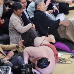 小笠原道大さん、相撲観戦する