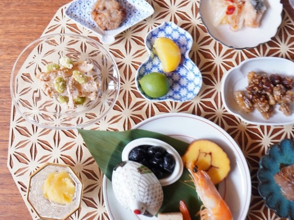 ワンコインで試せる！博多久松お試しおせちレポ＆器好き豆皿コーデも【2026年新春・和洋折衷14品】