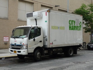 上司「おう新人、この2トントラックで～～～まで配達行ってこい」新人「おかのした」