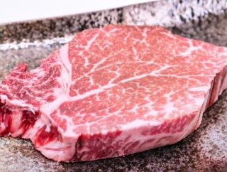 わいがデパートで惣菜のコロッケ買ってる横で70代くらいの夫婦がシャトーブリアン躊躇なく買ってた