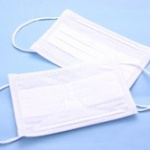 マスクでは風邪も花粉も防げない？買うだけお金の無駄