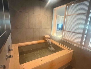 温泉付き客室でお抹茶を