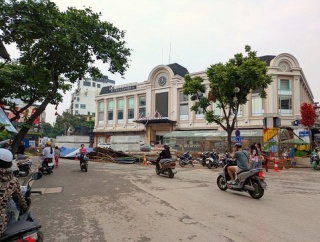 たまには「ハンザ市場」に行って”バッチャン焼き”売り場でも覗いてみましょうか～～。