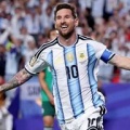 アルゼンチン代表FWメッシ、W杯初戦で圧巻の“ハットトリック”達成にスタジアム熱狂 元ドイツ代表クローゼ氏のW杯最多得点記録に並ぶ