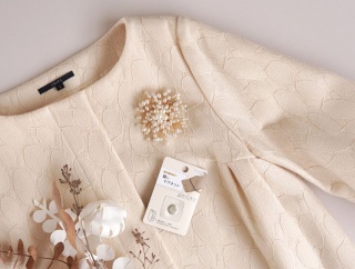 【100均】目から鱗の『隠しマグネット』活用法！コサージュを服に穴を開けずにつける！