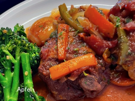 夫の手料理と珍しいワイン