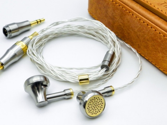 「TimeEar NH60」チタン合金シェルにニオブセラミック振動板を搭載。60Ω仕様で質の高いサウンドを実現したハイグレード イントラコンカ型イヤホン【レビュー】