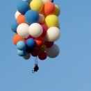 【平成初期】「風船おじさん」が太平洋横断めざして飛び立ってから33年。男性は現在も消息不明。