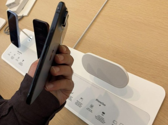 外国人「え、日本のアップルストアが商品を固定してなかった…」