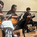 ��¹�һ�̱�ץ饶��JAZZ���󥵡��ȡ� ��The Three-Guitar Jazz Quintet���פǤ�����