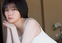 【速報】藤吉夏鈴さん、胸の造形がくっきりとなりそうになる...