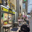 クロは、商店街のCD店でお買い物💿＠エトウ南海堂