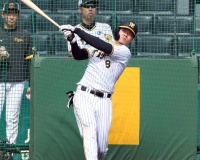 【朗報】佐藤輝明、柵越え連発でCSへの期待大！！