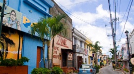 【沖縄】「米兵の外出禁止を解除してくれ!」 売上激減で廃業する店も出てきた…地元の飲食店組合が要請