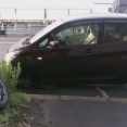 「ガタガタ異音がしてた」自分でタイヤ交換をした50代男性の軽自動車が走行中にタイヤ脱落。残りのタイヤ3本はナットが逆向きに装着