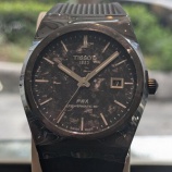 『 【ティソ】見るたび惚れ直す──唯一無二のマーブル模様、フォージドカーボン製 PRX』の画像