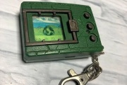 【デジモン】初めて買ったデジモンって何色だった？