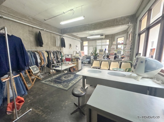 【Akirart Cafe Studio　アキラート カフェ スタジオ】　at　ヤワラートエリア　～事務所にしか見えない!? ヤワラートの異色レトロカフェ～