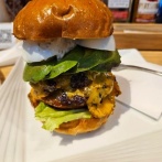海外「まだ日本のハンバーガーを食べてない人なんかいないよな？」世界が注目する日本のハンバーガーに対する海外の反応