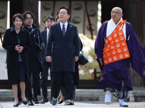 李在明が日本で履いた75万ウォンの高級スニーカー、物議をかもしたその真相とは＝韓国の反応