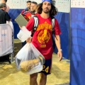 【画像】スペイン最強SBのククレジャさん…W杯優勝トロフィーを雑に扱い過ぎｗｗｗｗｗ