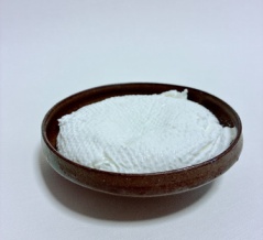 【クリームチーズ風】材料はたった2つだけ。ヨーグルトと塩麹という発酵食品同士を組み合わせて、うまみたっぷりのクリームチーズ風が作れます。