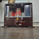 外で悴む指先　エアコンの風じゃ指先は温まらないからここ数日はストーブを併用して使うようになりました(^_^)