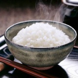 『【画像】情弱さん「無洗米を何十回洗っても水がキレイにならない。金返せ😡」』の画像