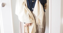 今の季節から、肌寒さが残る春コーデにも最適！一つ持っておくと便利な優しい色合いのカシミヤストール！《PR》