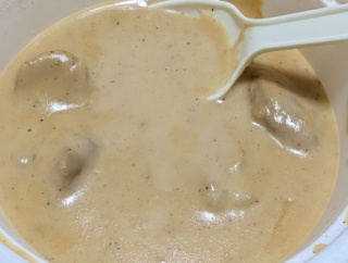 【悲報】インド料理店で調子乗って普通のインドカレーじゃなくて「コルマカレー」頼んだ俺、大後悔…（※画像あり）