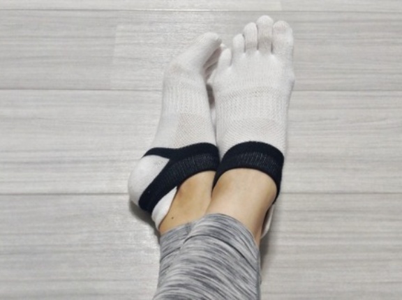 五本指ソックス履かずに足びしょびしょ激臭にしてる奴、バカですｗｗｗｗｗｗｗｗｗｗ