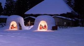 "かまくら"の中で遊んでいた男児を"除雪"　除雪車運転の男を逮捕