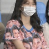 モー娘。牧野真莉愛、とんでもないTシャツを着て日ハムキャンプ観戦