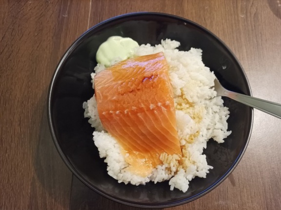 外国人「こんな寿司を食べたんだが何ていう名称なんだ？？」