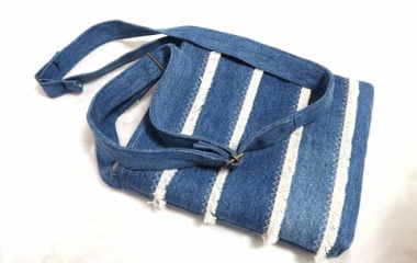 『初心者が作るお古のジーンズで作る斜めがけカメラが入るお散歩バッグ作り方』の画像