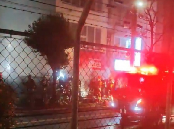 【火事情報】大阪府大阪市淀川区宮原３丁目 新大阪駅近く 喫茶店建物から煙あがる火災4月15日 #大阪 #淀川区 #火災
