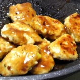 『鶏つくねと豚生姜焼き丼』の画像