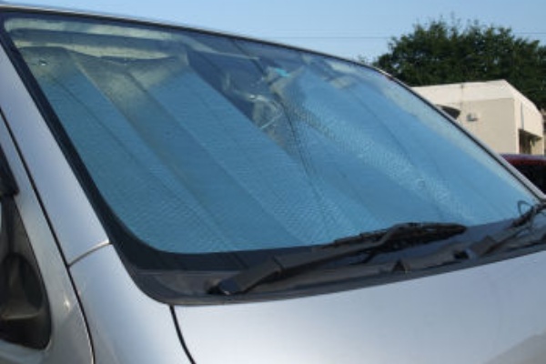 レジアスエース ハイエース のフロントガラスのサンシェイドを買い換えた 楽しいことが一番