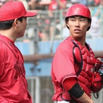 カープ二俣翔一『三刀流』捕手でフル出場！「とんでもない球止めた」新井監督合格点