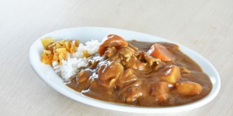【食事の不満】早く家へ帰れる日に、残ったカレーを食べようと母に連絡したら、「お米が少ないからパックのを買ってきて」と言われた。
