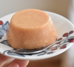 【柿と牛乳を混ぜるだけ！柿プリン】ゼラチン不要で固まるのが不思議✨簡単美味しい秋のスイーツ