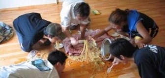 韓国にはハンバーガー病という病気がありマクドの前で発症したと謝罪と賠償求め糾弾デモ 	